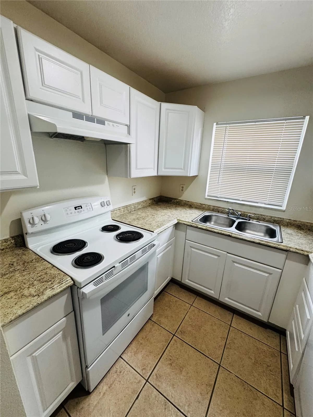 767 PALMERA Street 5